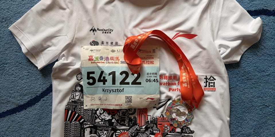 Race t-shirt with a bib and finisher medal